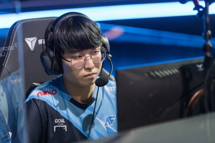 内建立了自 内建立了自